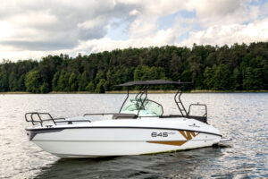 yachting-4-motorowki-na-wynajem- yachting-4-motorowki-na-wynajem-