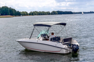 yachting-4-motorowki-na-wynajem--17 yachting-4-motorowki-na-wynajem--17