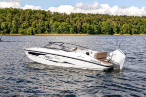 yachting-4-motorowki-na-wynajem--17