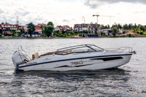 yachting-4-motorowki-na-wynajem--21 yachting-4-motorowki-na-wynajem--21