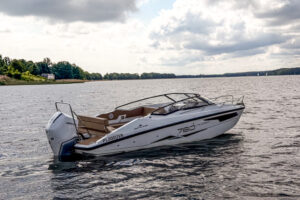 yachting-4-motorowki-na-wynajem--22