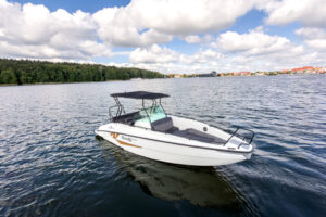 yachting-4-motorowki-na-wynajem--3 yachting-4-motorowki-na-wynajem--3