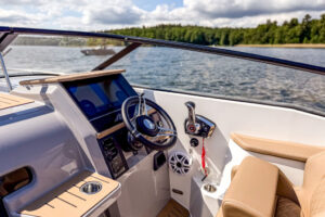 yachting-4-motorowki-na-wynajem--37 yachting-4-motorowki-na-wynajem--37