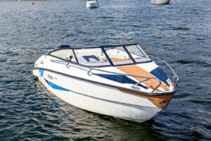 yachting-4-motorowki-na-wynajem--42 yachting-4-motorowki-na-wynajem--42