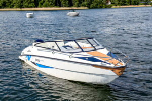 yachting-4-motorowki-na-wynajem--43 yachting-4-motorowki-na-wynajem--43
