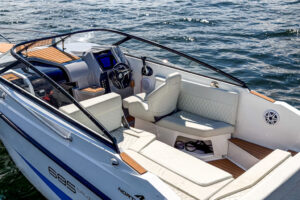 yachting-4-motorowki-na-wynajem--47 yachting-4-motorowki-na-wynajem--47