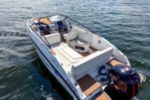 yachting-4-motorowki-na-wynajem--48 yachting-4-motorowki-na-wynajem--48