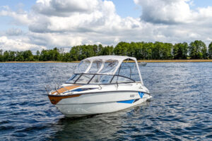 yachting-4-motorowki-na-wynajem--5 yachting-4-motorowki-na-wynajem--5