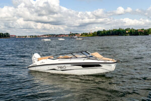 yachting-4-motorowki-na-wynajem--61 yachting-4-motorowki-na-wynajem--61
