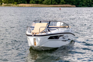 yachting-4-motorowki-na-wynajem--62 yachting-4-motorowki-na-wynajem--62