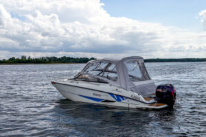 yachting-4-motorowki-na-wynajem--9 yachting-4-motorowki-na-wynajem--9